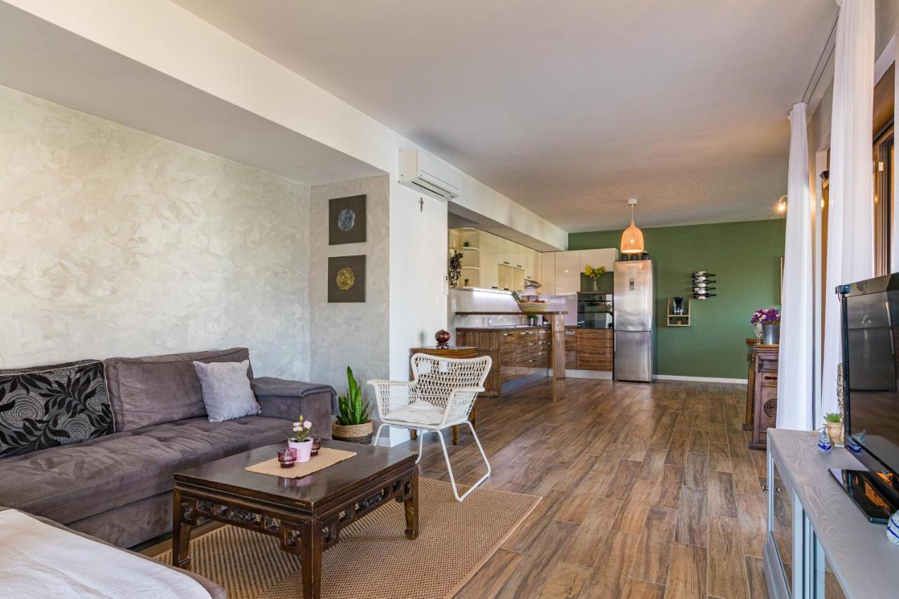 Lovely Istrian Apartment With A Private Swimming Pool And A Charming Garden Banjole Kültér fotó