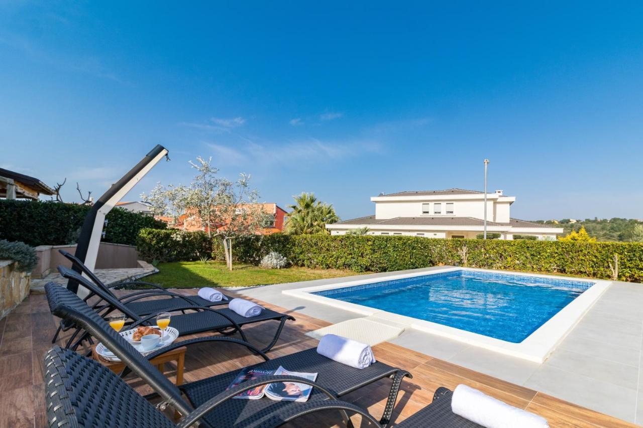 Lovely Istrian Apartment With A Private Swimming Pool And A Charming Garden Banjole Kültér fotó