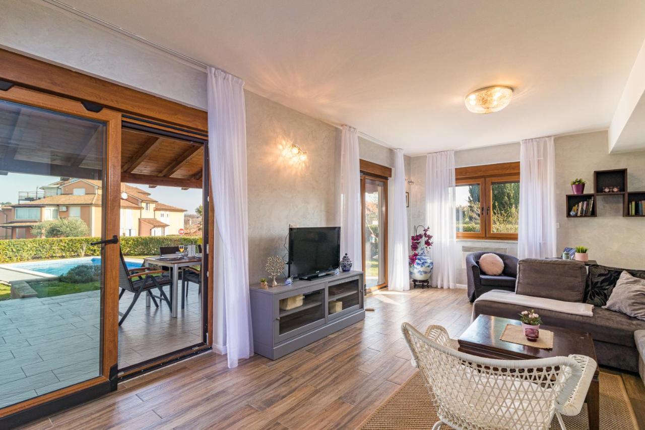 Lovely Istrian Apartment With A Private Swimming Pool And A Charming Garden Banjole Kültér fotó