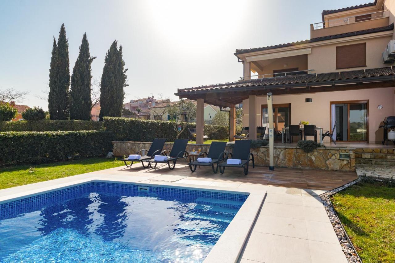 Lovely Istrian Apartment With A Private Swimming Pool And A Charming Garden Banjole Kültér fotó