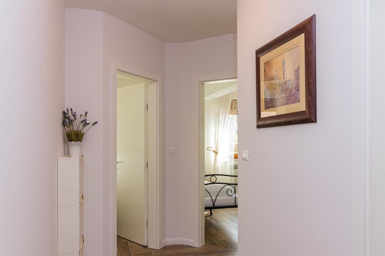 Lovely Istrian Apartment With A Private Swimming Pool And A Charming Garden Banjole Kültér fotó