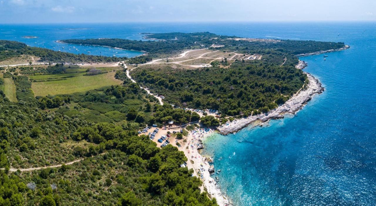 Lovely Istrian Apartment With A Private Swimming Pool And A Charming Garden Banjole Kültér fotó