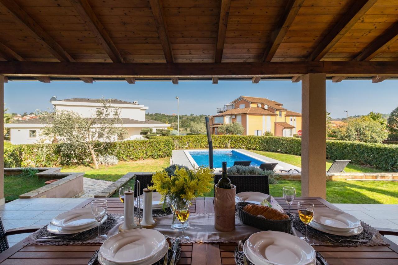 Lovely Istrian Apartment With A Private Swimming Pool And A Charming Garden Banjole Kültér fotó