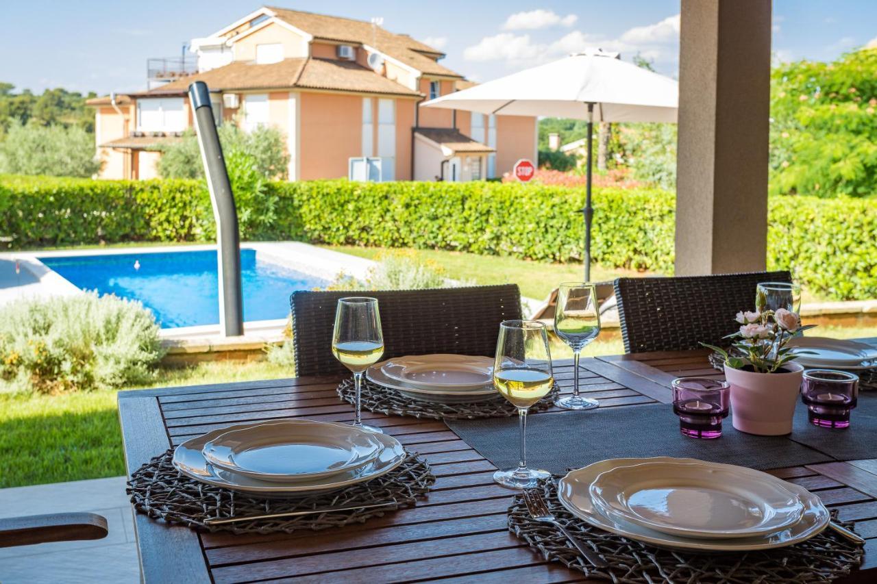 Lovely Istrian Apartment With A Private Swimming Pool And A Charming Garden Banjole Kültér fotó